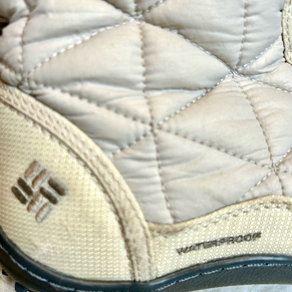 White Quilted Waterproof Winter Tall Boots Lace Up Fur Trim - Picture 10 of 14